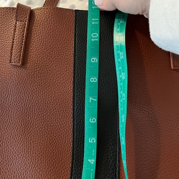 Vince Camuto tote - Picture 5 of 5